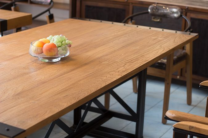 テーブルとチャイルドチェア